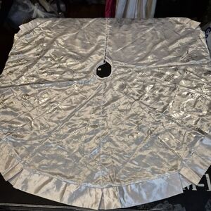 Elegant Silver Tree Skirt 48 in.